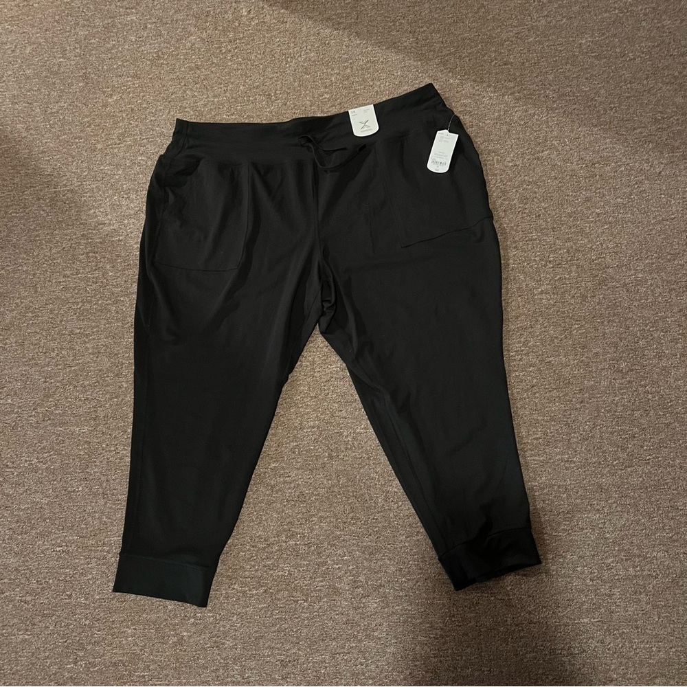 NWT Xersion quick-dri 3x black joggers.